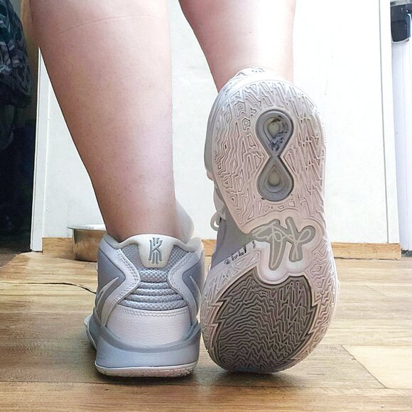 Nike Kyrie Infinity TB in Wolf Grey - Picture 4 of 4